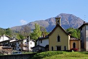 10 Chiesetta di Reggetto di Vedeseta, punto di partenza della salita al Corno Zuccone